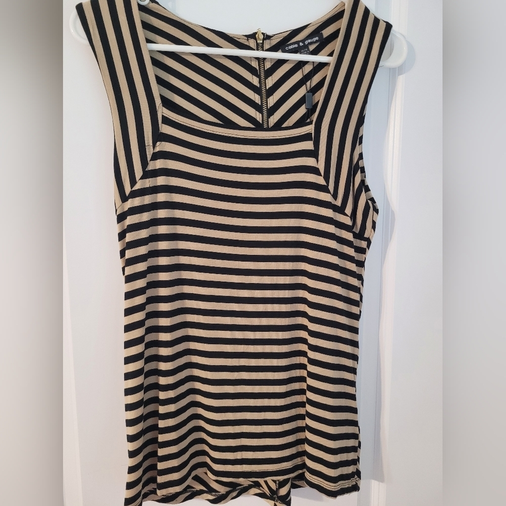 NWOT Cable and Gauge Women's top Size M